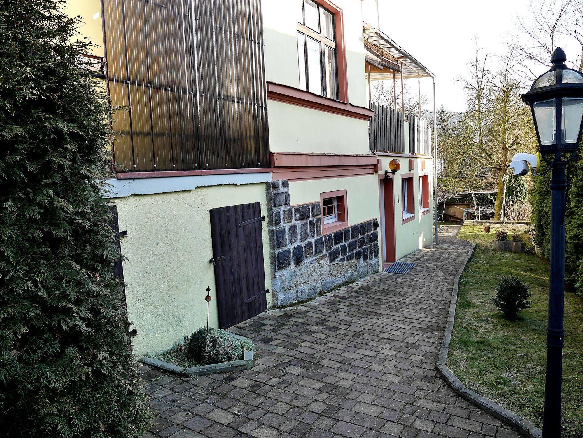 Pension Lada Карловы Вары Экстерьер фото